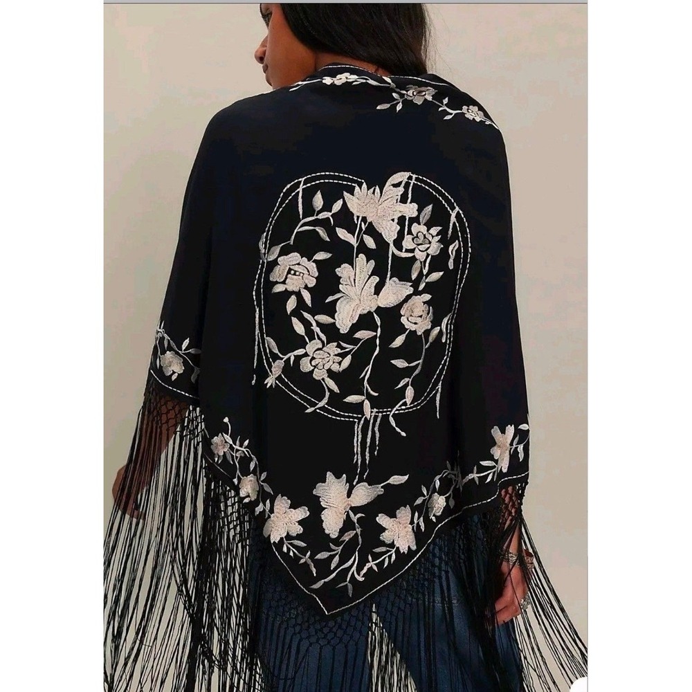 Free People Promise Me Forever Piano Shawl boho Black White One Size New NWT - Picture 3 of 5